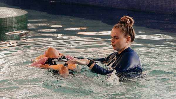 Skill shortage sees Shepparton Aquamoves cancel some swimming lessons