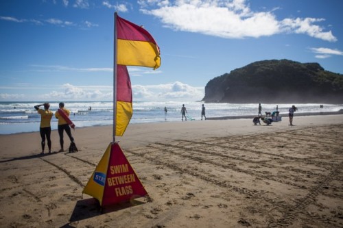 Surf Life Saving New Zealand honours lifeguards for off-duty rescue