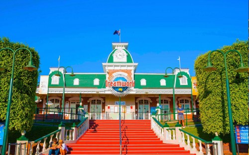 Queensland Police say no staff should be prosecuted over 2016 Dreamworld deaths