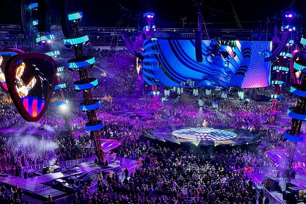Ed Sheeran concert attracts biggest ever crowd to Wellington’s Sky Stadium