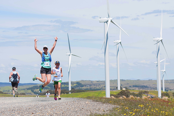 Elite Energy partners with Goulburn Mulwaree Council to deliver running event among wind turbines