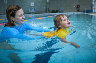 Royal Life Saving calls for mandatory swimming lessons in new national curriculum