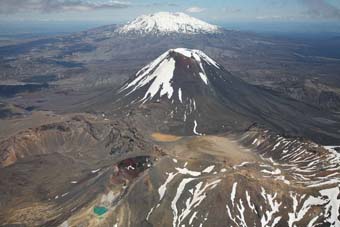 Search for hikers after Mount Tongariro erupts