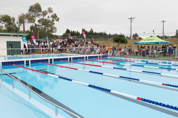 Refurbised Waipawa pool gets official opening