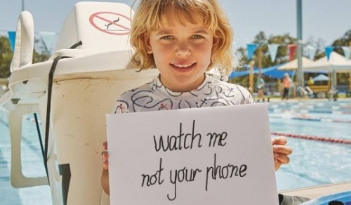 German lifeguards warn that child drownings linked to parents’ smartphone ‘fixation’
