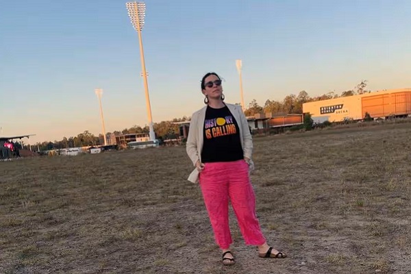 AFL apologises after fans refused entry to Brisbane Lions match for wearing pro Voice T-shirts