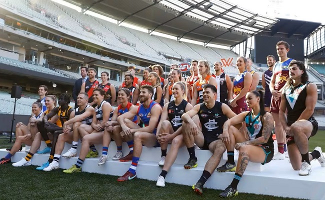 Historic deal secures big wage rises for women players and longer AFLW season