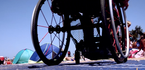 Wheelchair users enjoy Spencer Gulf waves with help of special mats