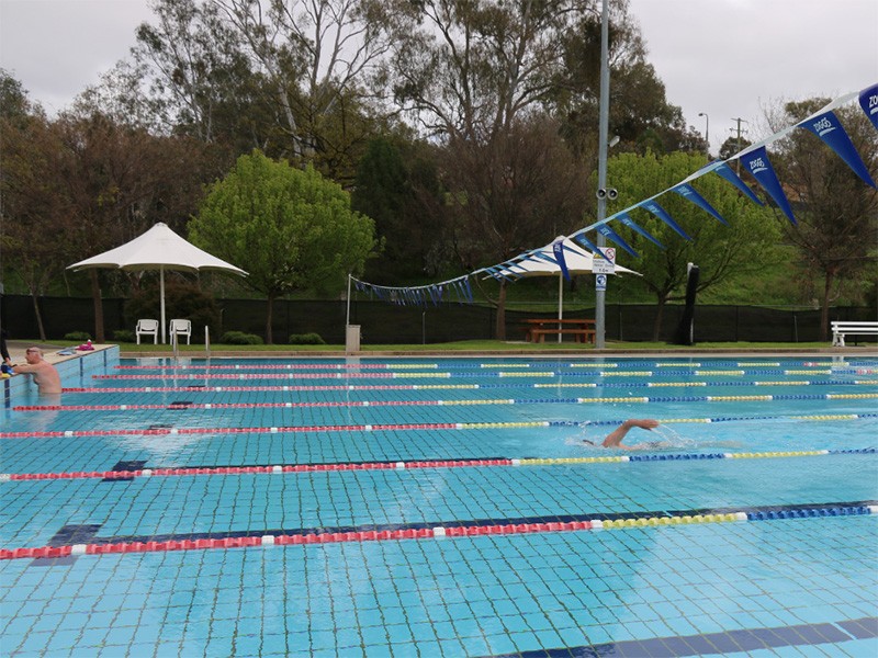 Albury Swim Centre to extend its swim season