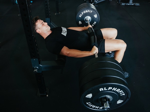 AlphaFit unveils functional rig attached hip thruster with patent pending locking system