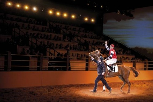 Outback Spectacular launches Phar Lap tribute