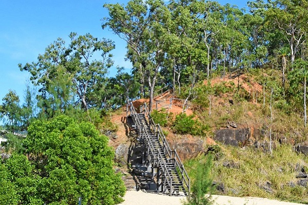 New steps deliver dramatic views from popular Cairns walking track