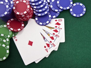 Macau gambling income rises 35%