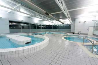 Ceramic tile surfaces reduces need for cleaning agents in aquatic and recreation facilities