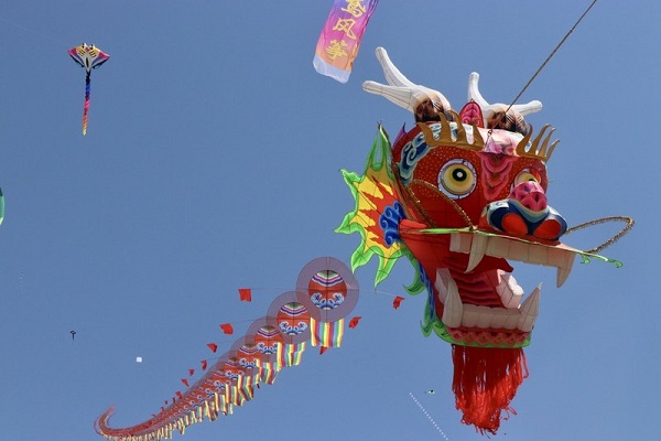 World’s largest dragon kite unveiled at the 38th Weifang International Kite Festival