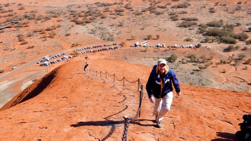 Climber suffers cardiac arrest on Uluru