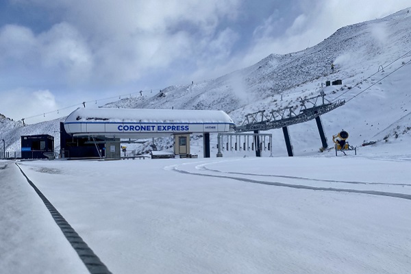 Queenstown wakes to first major snowfall of 2021