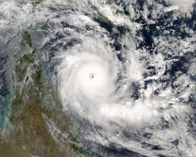 Cyclone Yasi Forces Whitsunday Resort Evacuations