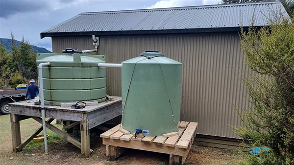 Te Araroa Trust provides new water tanks for New Zealand trail walkers