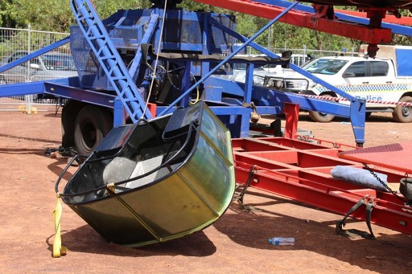 Incident on Darwin show ride leaves two people injured and children stuck