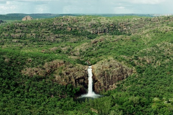 Federal Attorney-General directs Parks Australia to challenge charges of damage to sacred site in Kakadu National Park
