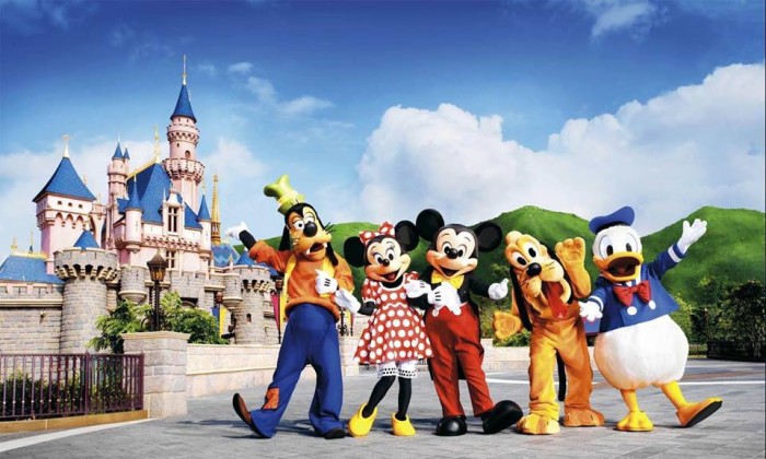 Hong Kong Disneyland fosters family volunteerism