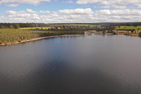 Western Australian lake transformed from open-cut mine to water sports recreation hub