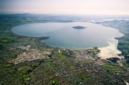 New Zealand budget backs tourism ventures