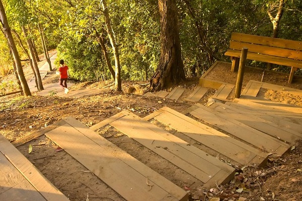 Cairns Regional Council encourages exercisers to use walking tracks