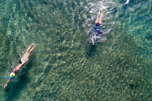 Swimmers told to stay away from Port Phillip Bay beaches as floods contaminate waterways