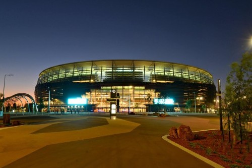 AFL breaks Western Australian attendance record at new Optus Stadium