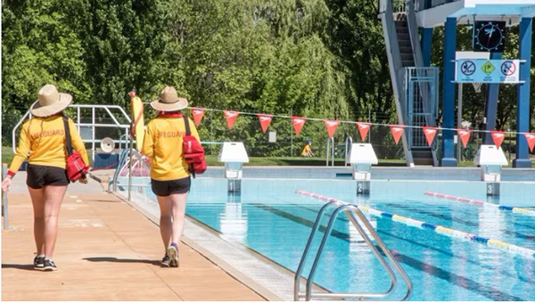 Orange Aquatic Centre lifeguards threatened with abusive behaviour during free entry period