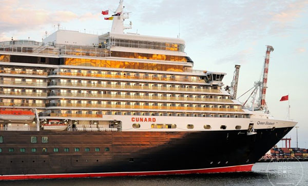 Fremantle welcomes luxury ocean liner Queen Elizabeth