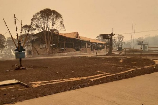 Bushfires destroy Selwyn Snow Resort