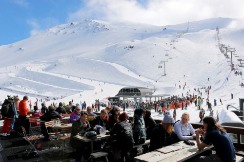 Mt Hutt Ski Field to remain open until mid-October