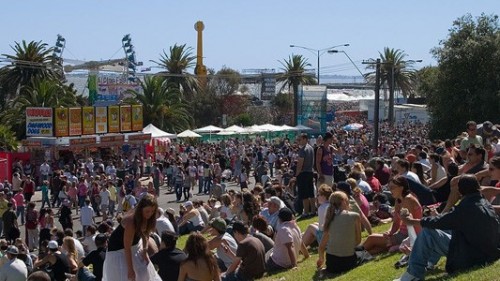 Strong crowds enjoy the best of Australian arts and culture at 2014 St Kilda Festival