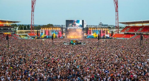 Woman dies at Sydney Stereosonic music festival as 70 face drug charges