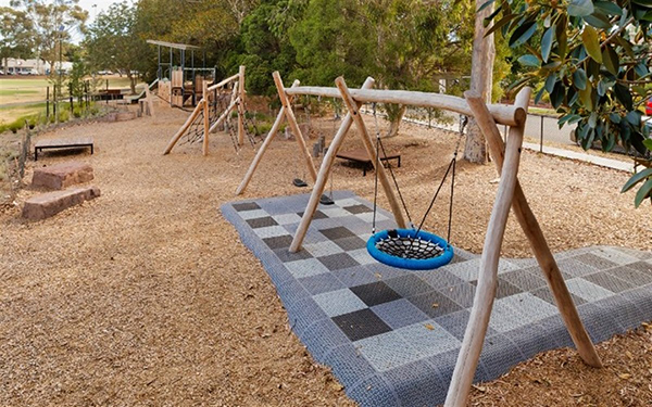 City of Stonnington urges Victorian Government to reopen playgrounds