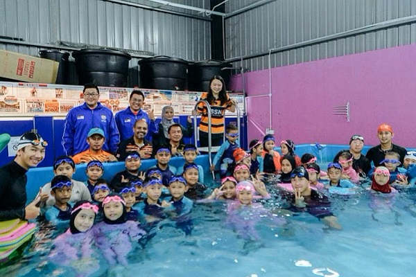 Malaysian Sports Ministry introduces free swimming lessons for children from low income families