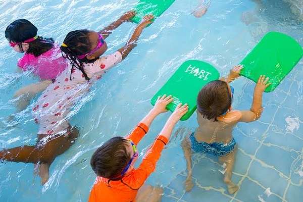 Western Australian children return to swimming lessons