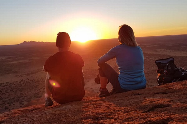 Rise in visitors to Uluru in advance of climbing ban