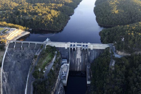 Plan to raise height of NSW’s Warragamba Dam raises concern and protests over Blue Mountains wilderness area