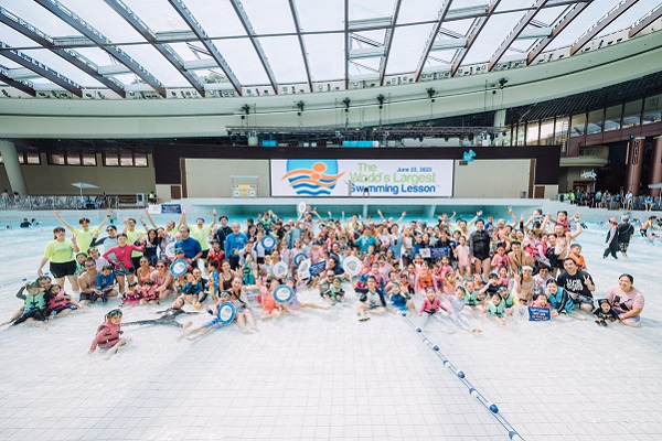 Water World Ocean Park hosts World’s Largest Swimming Lesson