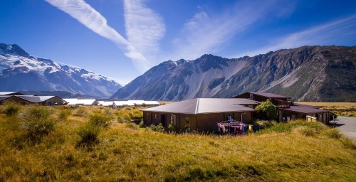 Tourism bringing in dollars and jobs to New Zealand