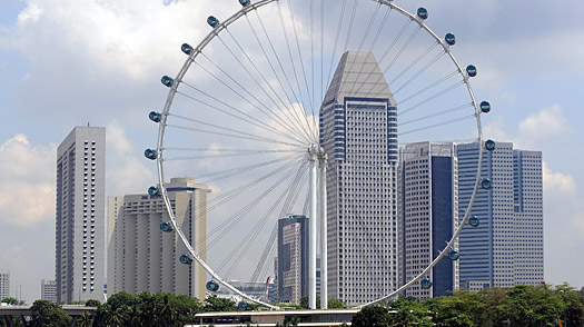 Singapore Flyer gets rolling